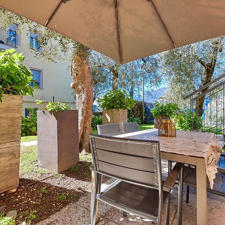 Callalillyjardin Malcesine Bagian luar foto