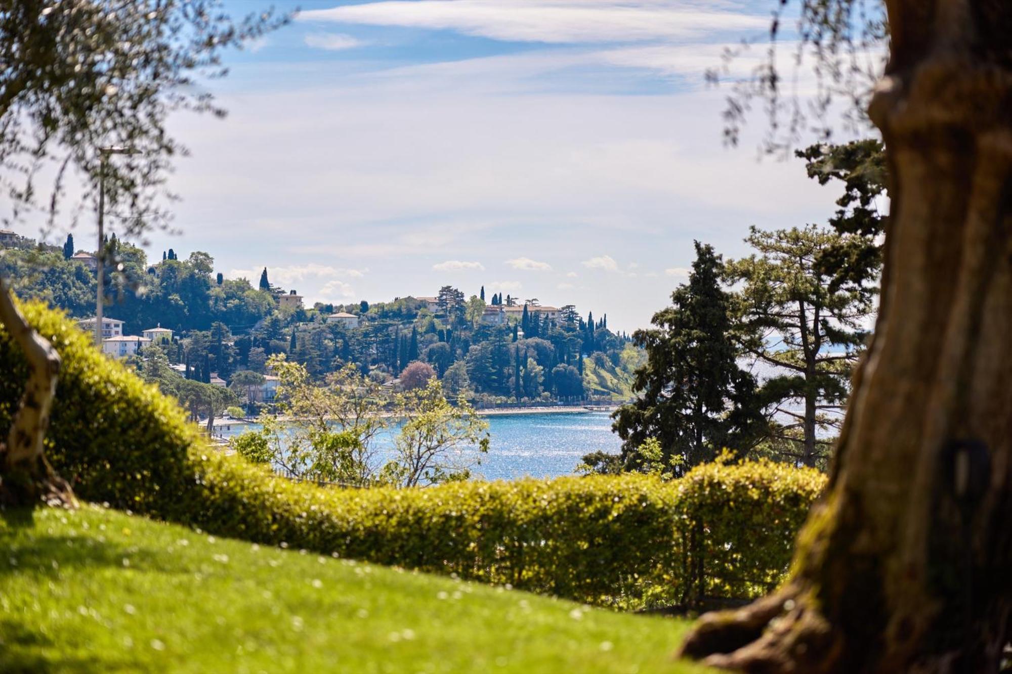 Callalillyjardin Malcesine Bagian luar foto