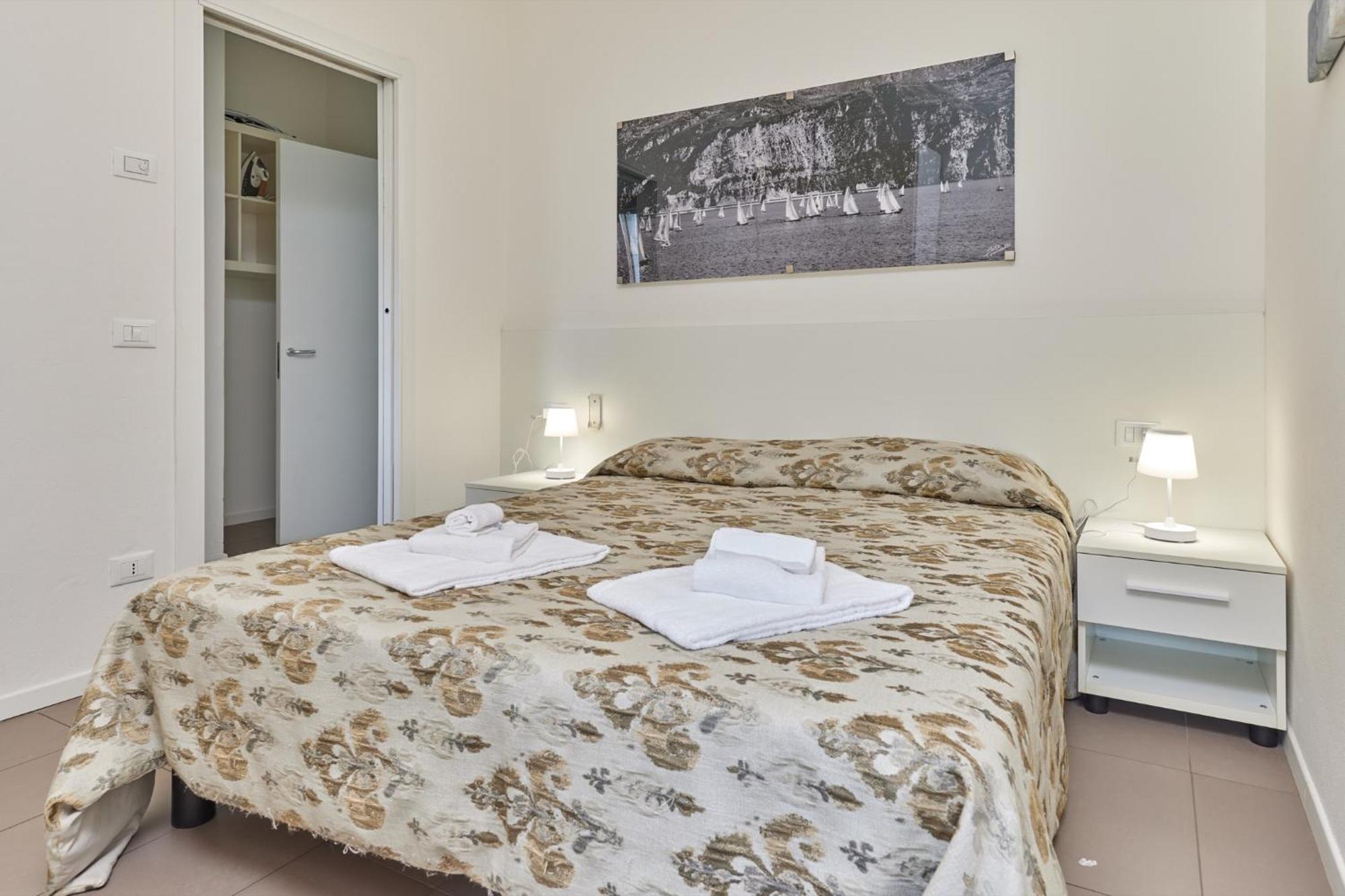 Callalillyjardin Malcesine Bagian luar foto