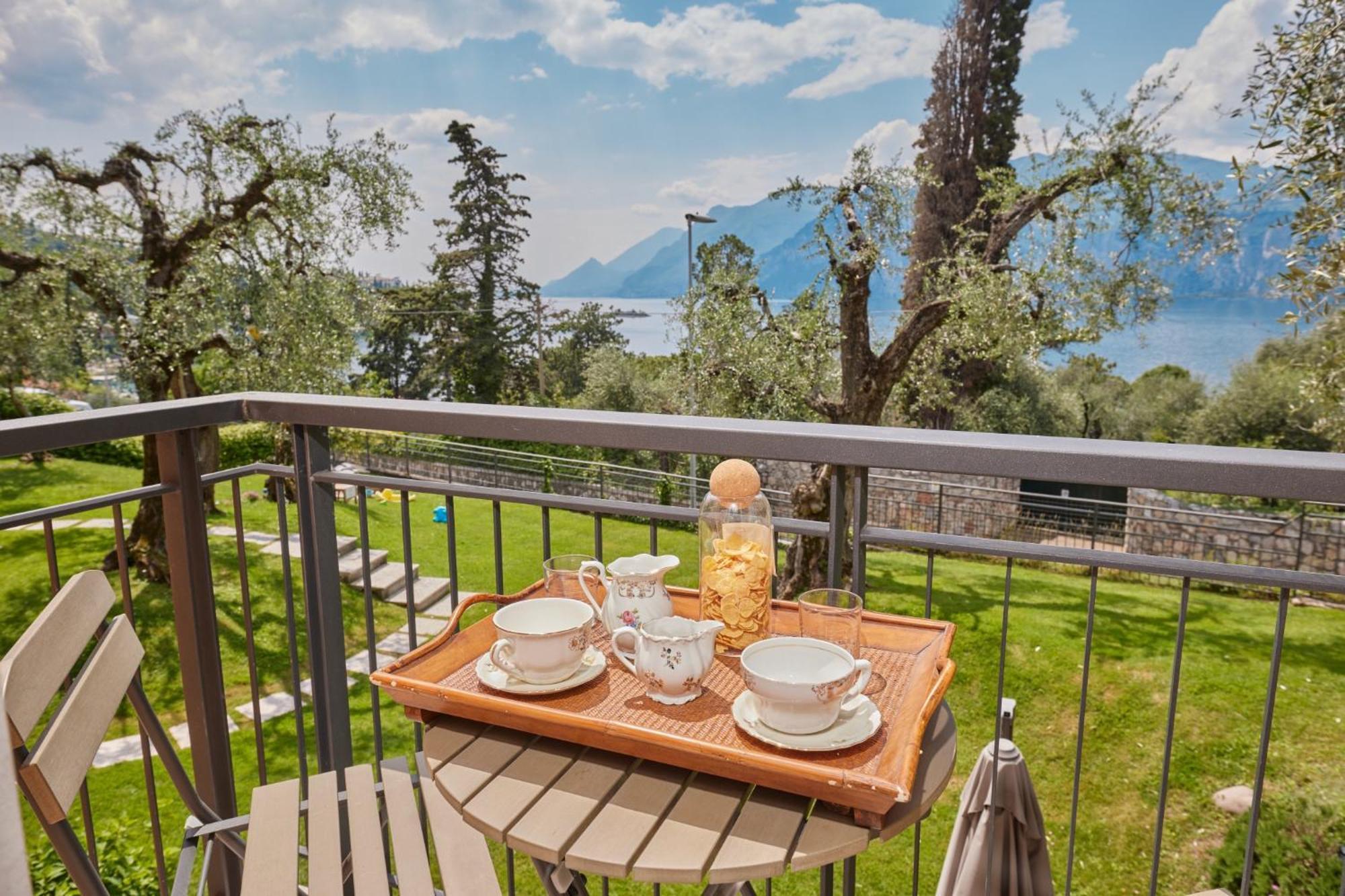 Callalillyjardin Malcesine Bagian luar foto