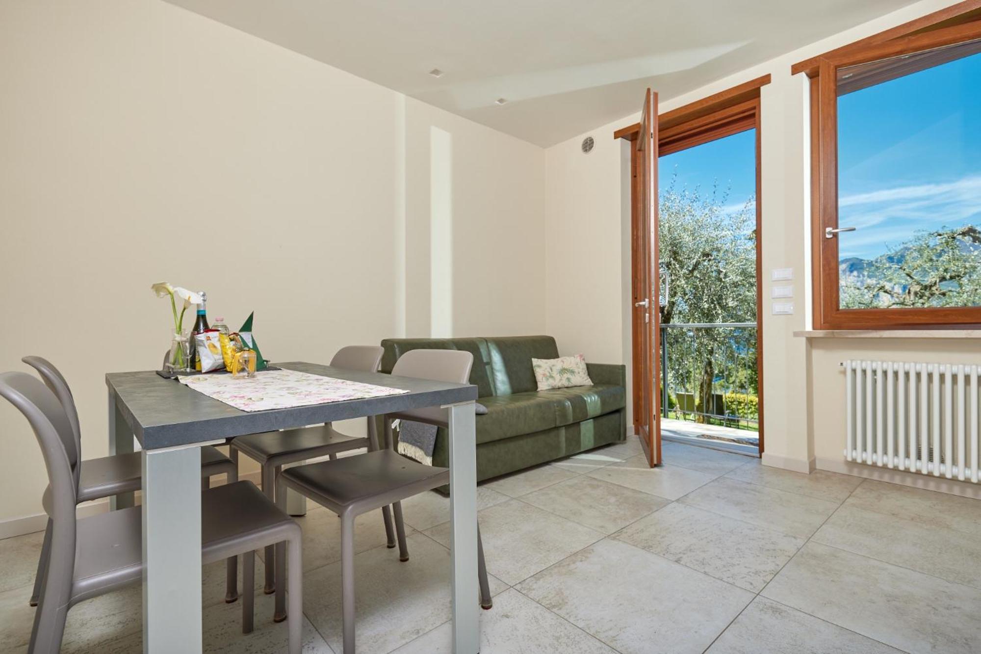 Callalillyjardin Malcesine Bagian luar foto