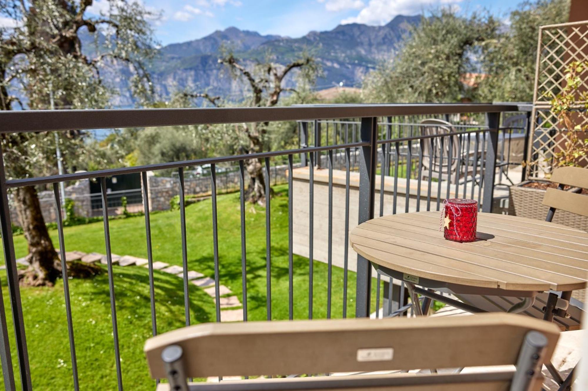 Callalillyjardin Malcesine Bagian luar foto