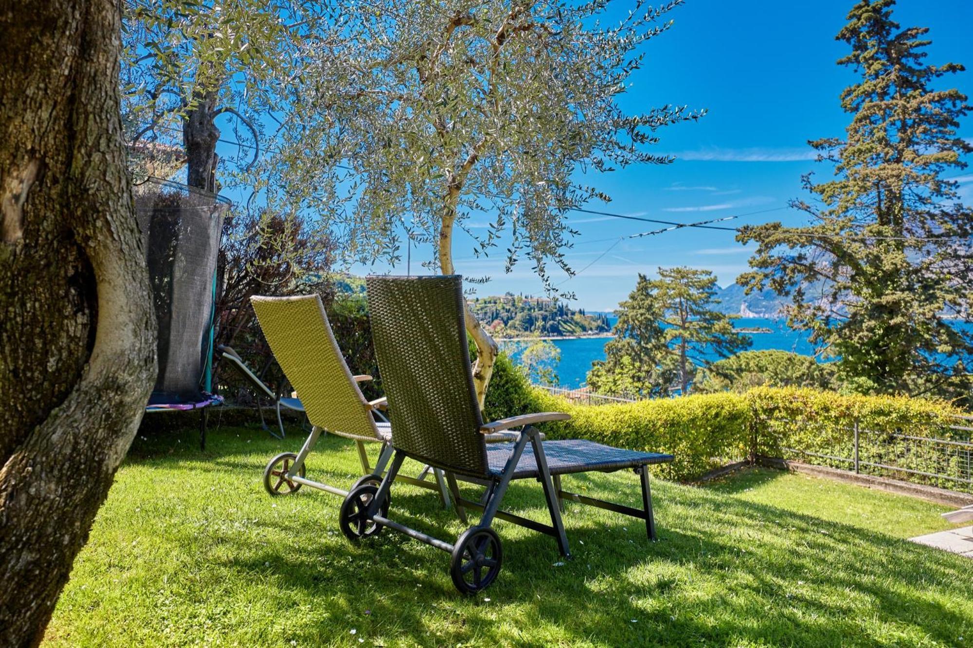 Callalillyjardin Malcesine Bagian luar foto