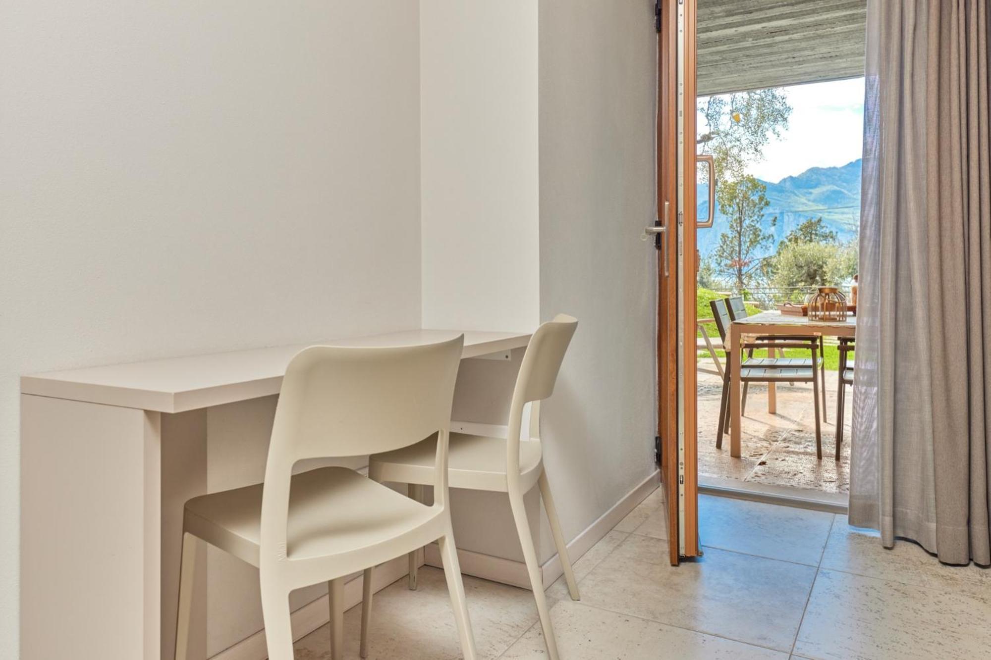 Callalillyjardin Malcesine Bagian luar foto