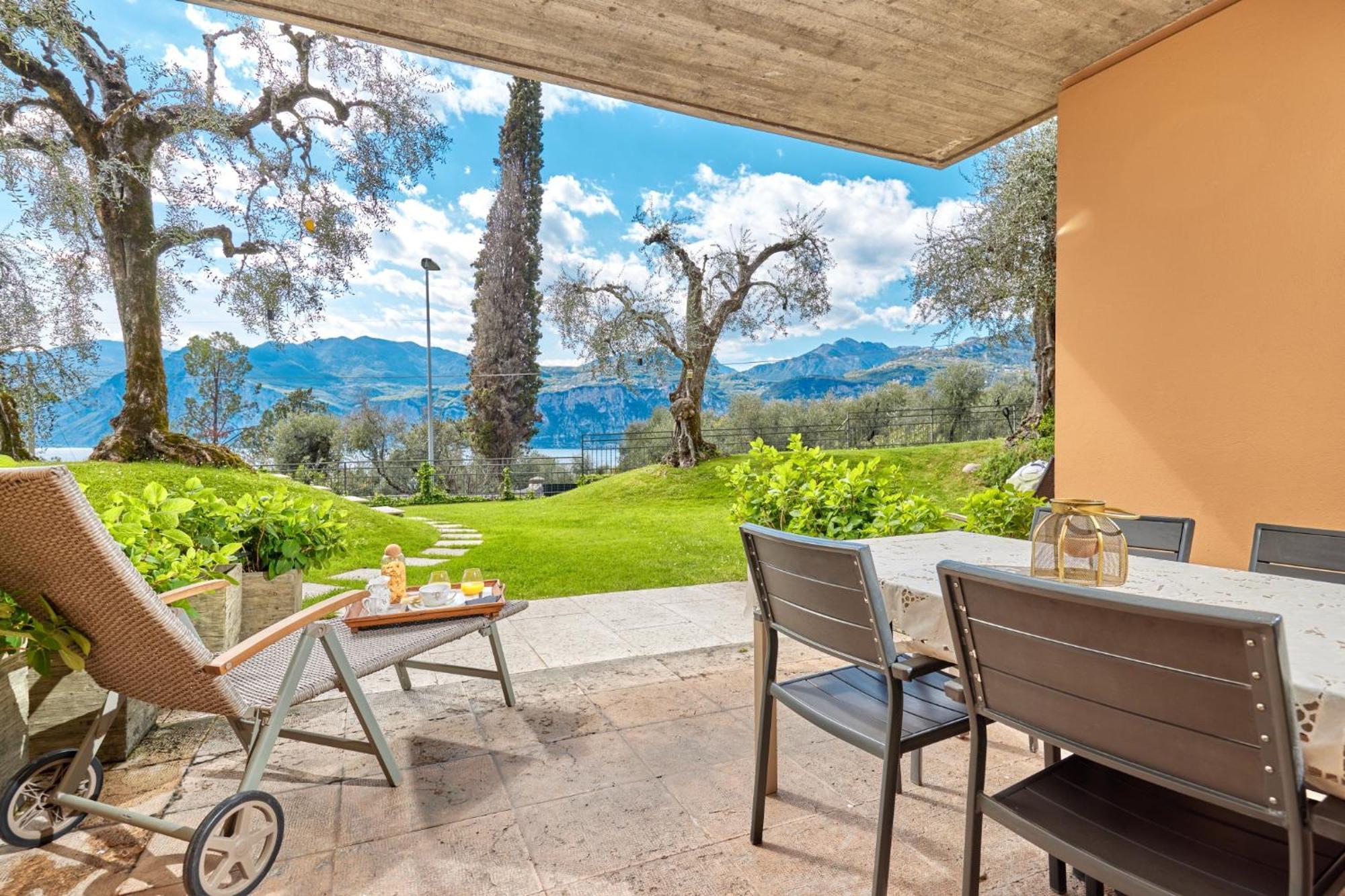 Callalillyjardin Malcesine Bagian luar foto