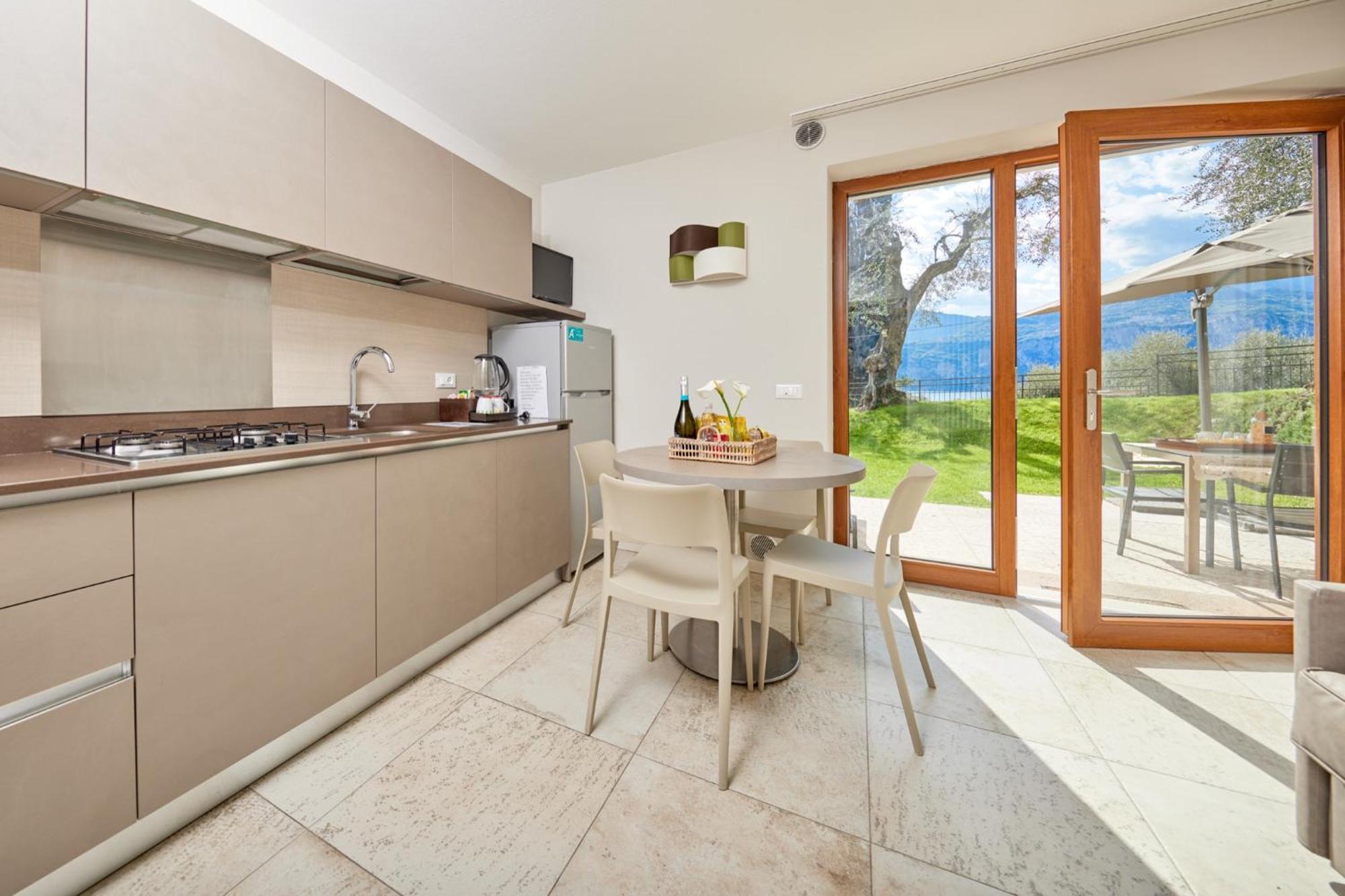 Callalillyjardin Malcesine Bagian luar foto
