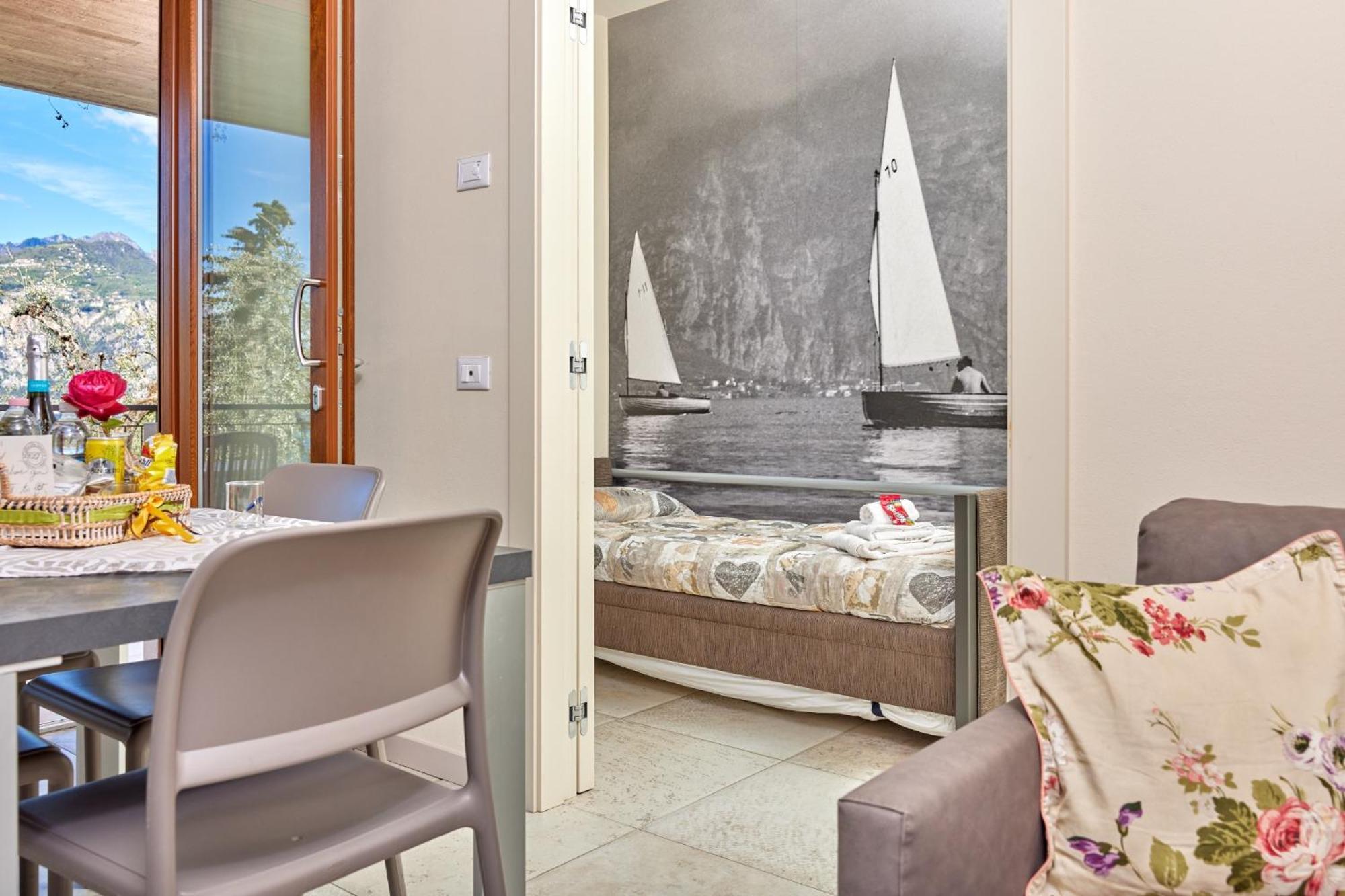 Callalillyjardin Malcesine Bagian luar foto