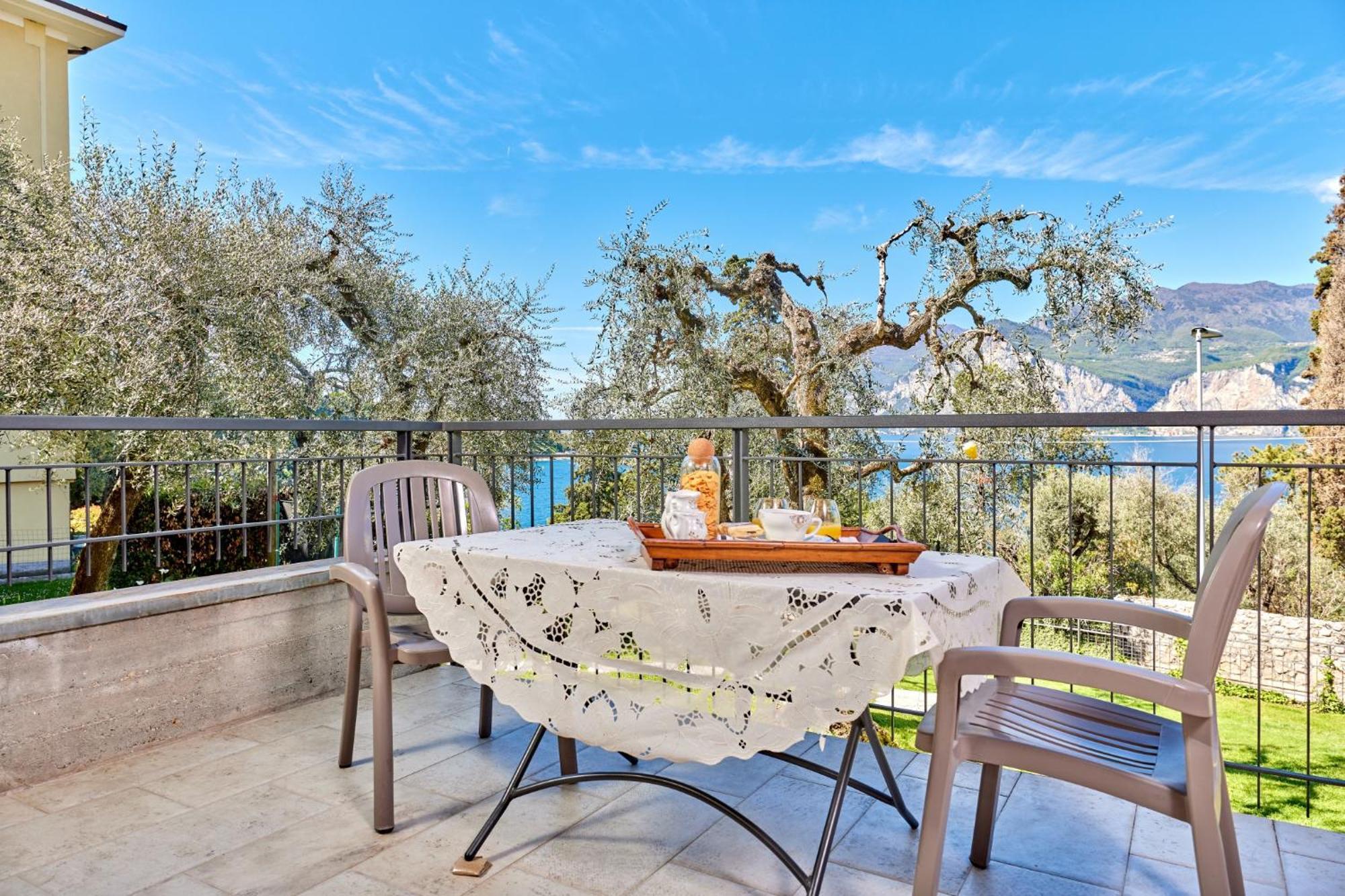 Callalillyjardin Malcesine Bagian luar foto