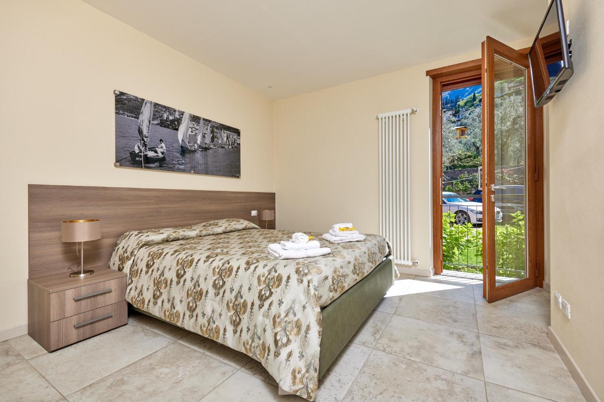 Callalillyjardin Malcesine Bagian luar foto
